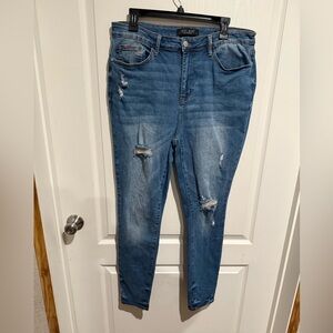 Judy Blue Ripped Skinny Jeans in Blue